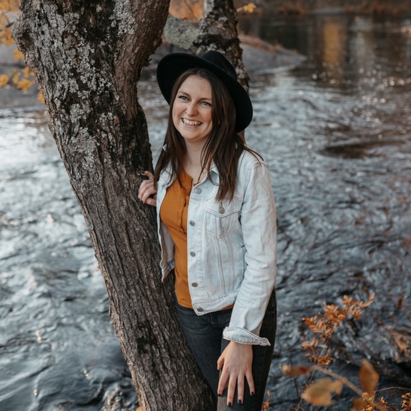 Meet your Posher, Kayla - Picture 1 of 1